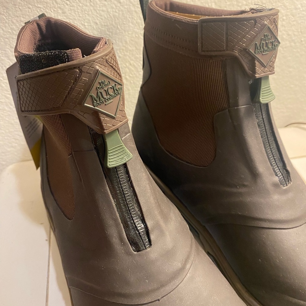 $100 OFF NWT Men's Muck Boots - Picture 3 of 13
